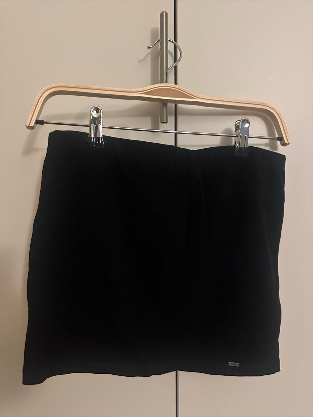 Black Women's Mini Skirt - Classic Straight Silhouette